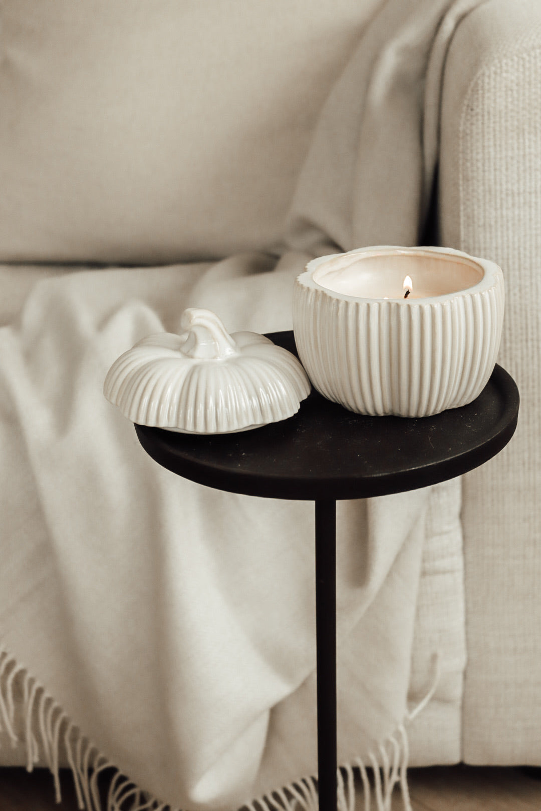 RIBBED PUMPKIN CERAMIC CANDLE